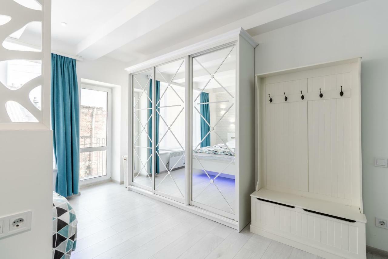 Apartmán Near Park Franka Lvov Exteriér fotografie