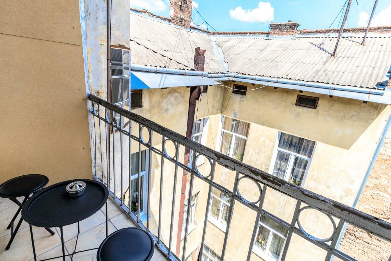 Apartmán Near Park Franka Lvov Exteriér fotografie